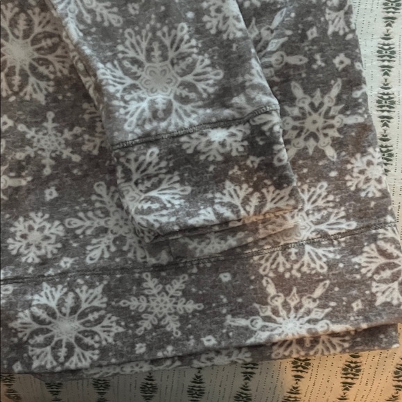 Nautica Gray Snowflake Pajama Set - Picture 2 of 5